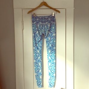 Wolves Threads yoga pants leggings size medium